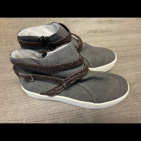 Comfy and modern casual shoes - Picture 2 of 4